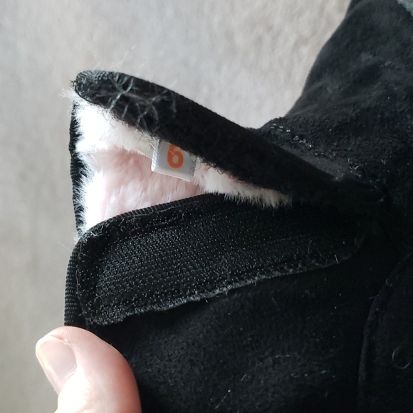 Toddler size 6 fuzzy boots - Picture 4 of 4